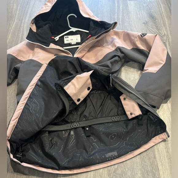 686 Snowboard Jacket - Picture 6 of 9